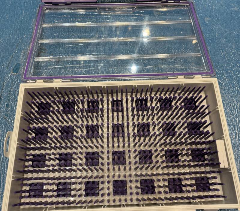 CL26-03 soft-bait tray with a pin board